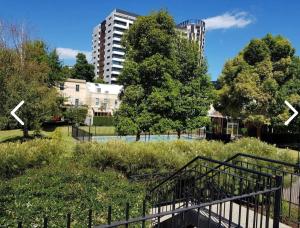 Two bedroom apartment in peaceful southbank