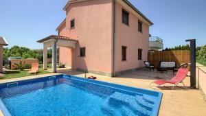 Vila Mary with private pool in Medulin near the beach