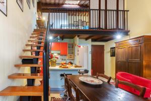 GuestHost - Ariostea University Duplex Apartment