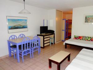 Appartements STUDIO VUE MER AVEC PKG, PISCINE, TENNIS, PLAGE DIRECT : photos des chambres