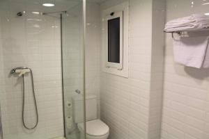 One-Bedroom Apartment room in Apartaments Sant Jordi Girona 97
