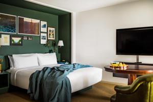Park MGM Nighthawk King + Park MGM Queen room in Park MGM Las Vegas by Suiteness