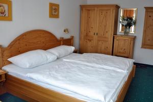 Double or Twin Room room in Pension Parzer Pressbaum bei Wien