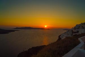 The Last Sunbeam Santorini Greece