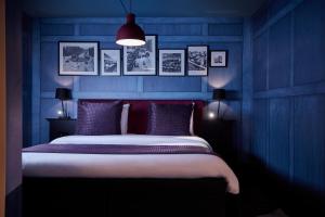 Deluxe Suite room in Carlton Square Hotel