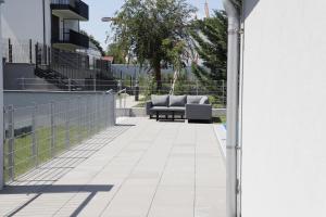 Balconypoolfree parking garage Studio