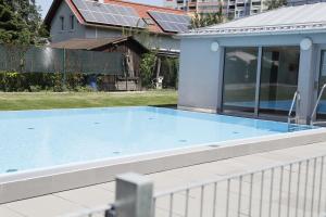 Balconypoolfree parking garage Studio