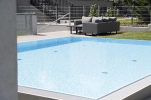 Balconypoolfree parking garage Studio