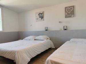 Hotels Le Saint Jean : photos des chambres