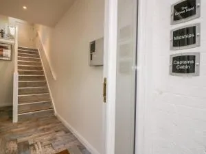 Midships - Saint Ewe