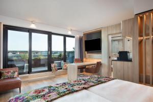 King Suite with Balcony room in Holiday Inn - Osnabrück an IHG Hotel