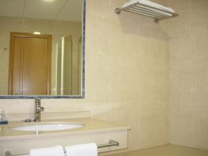 Classic Triple Room room in Hotel Arteixo