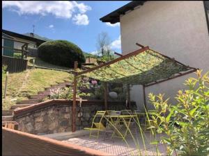 Ferienhaus Apartment in the historic center of Locca, not far from the lake Bezzecca Italien