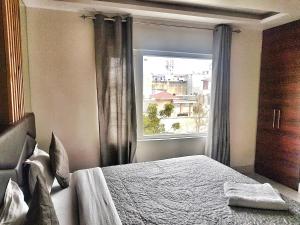Hotel Aerocity Purple Orchid