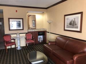 One-Bedroom Suite room in Folk Inn Ontario Airport