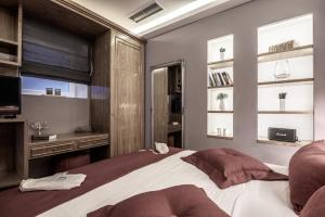 Opus 5 Luxury Apartment in Liston Corfu