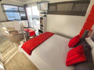 Atlantic Studio - Compact unit with Sea Views