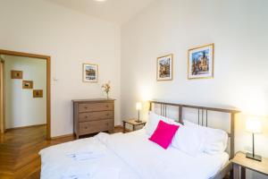 Apartment with Balcony room in Royal Road Residence