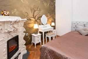 Codelli Deluxe Fresco City Centre APP With Balcony