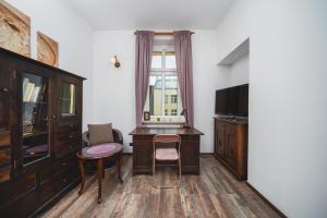 Bright and Calm Classic Wawel Castle Apartment