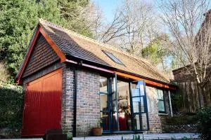 Tiny Cottage with Terrace & Parking, Central Lewes - 刘易斯