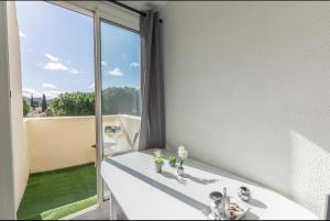 Grand appartement doté dune terasse avec magnifique vue