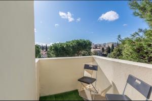 Grand appartement doté dune terasse avec magnifique vue