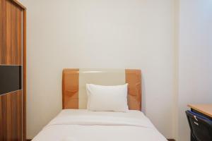 Comfy and Minimalist Studio Apartment Scientia Residence Tower B By Travelio