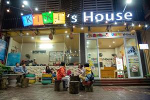 Kikis House and motorbike for rent