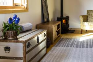 Laurel Lodge - 2 Bedroom Log Cabin - St Florence