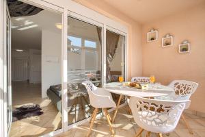 Sunny apartment near sea