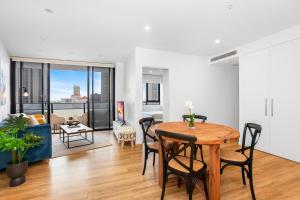 Ocean View 2-Bed with Pool, Sauna, Gym and BBQ