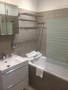 Hotels Le Relais Du Lac : photos des chambres