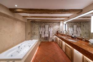 Hotels Auberge Saint Walfrid Hotel Restaurant & Spa : photos des chambres