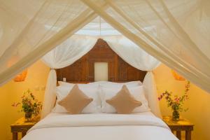 Phòng Giường Đôi Lớn Loại Sang (Deluxe Queen Room)