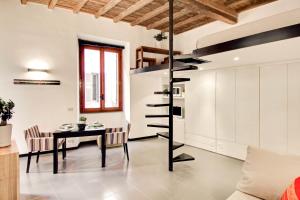 Studio avec mezzanine