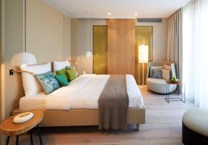 Natural Suite with Balcony room in Radisson Blu Hotel Köln