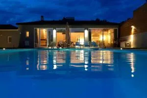 Sunlit Pool House - 伊斯米亚