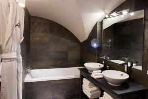 Hotels Hotel & Spa L'Alta Peyra : Suite (2 Adultes et 2 Enfants)