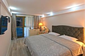 Sakhli at Chavchavadze ave 15