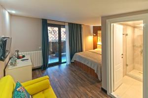 Sakhli at Chavchavadze ave 15