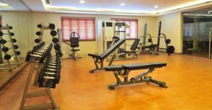 Morgan Suite BGC across5 Venice Canal Mall free Pool gym