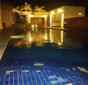 Morgan Suite BGC across5 Venice Canal Mall free Pool gym