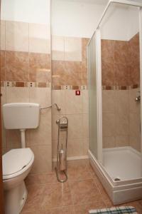 Double Room with Terrace and Sea View   room in Rooms by the sea Metajna Pag - 6487