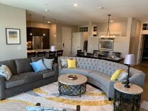 New Luxury Condo 406 I Huge Hot Tub I Great Views I Best Price I FREE Adventures Daily - 冬季公园