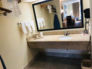 Studio Suite with 1 King Bed, Non-Smoking room in Days Inn & Suites by Wyndham Navarre Conference Center