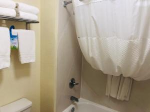 Queen Room with Two Queen Beds - Non-Smoking room in Days Inn & Suites by Wyndham Navarre Conference Center