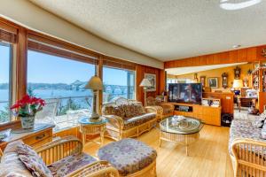 The Bridge and Balcony