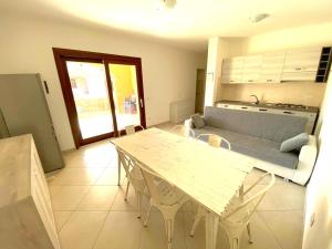 Two-Bedroom Apartment room in Lu Mattoni Capo 2