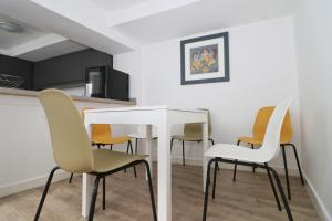 TOWN CENTRE apartment with parking